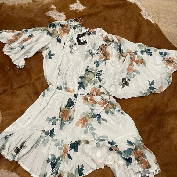 NWT Romper - Picture 3 of 3